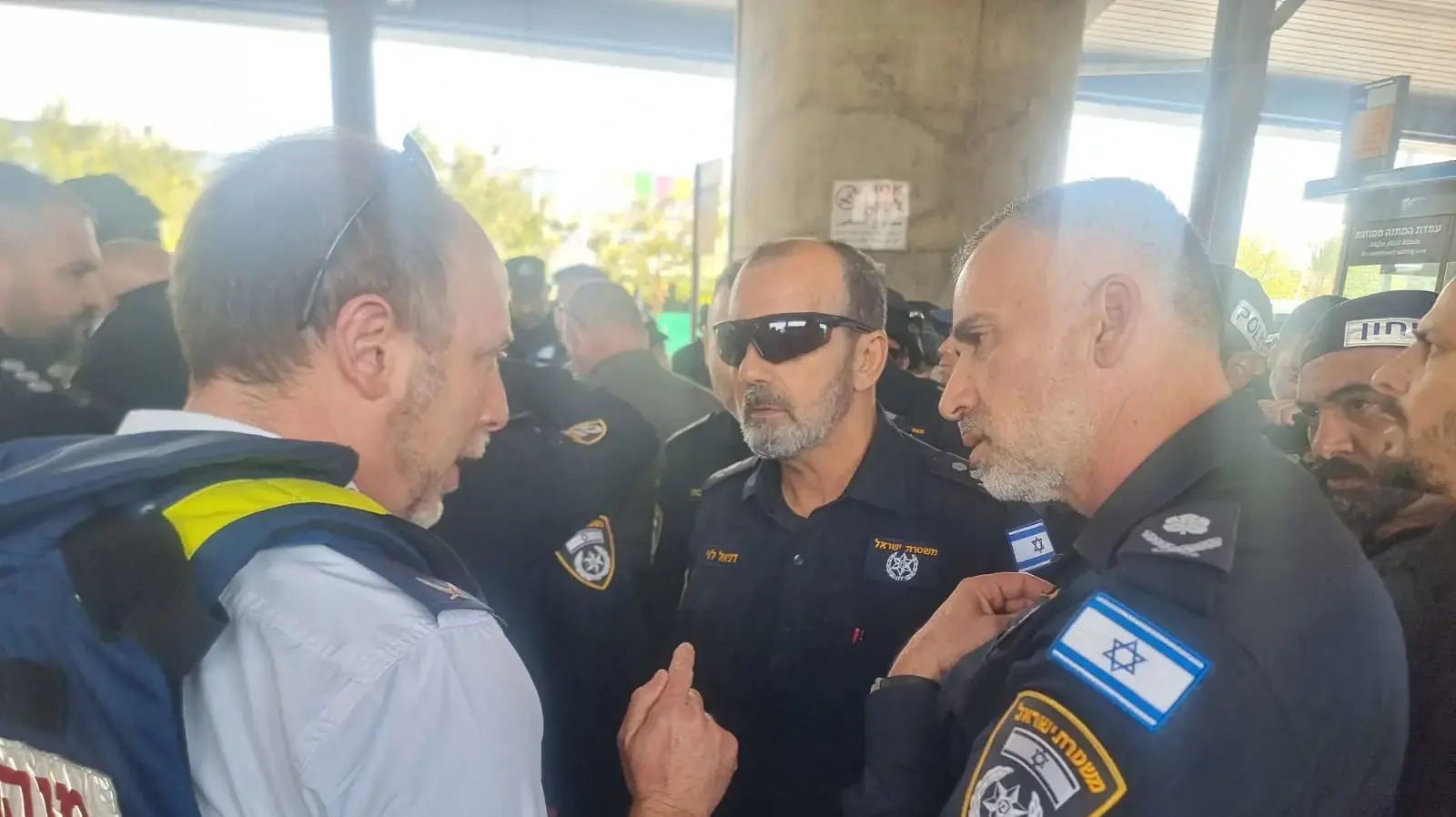 המפכ"ל דני לוי זירת פיגוע דקירה במרכזית המפרץ בחיפה , 3 במרץ 2025 המפכ"ל דני לוי זירת פיגוע דקירה במרכזית המפרץ בחיפה , 3 במרץ 2025