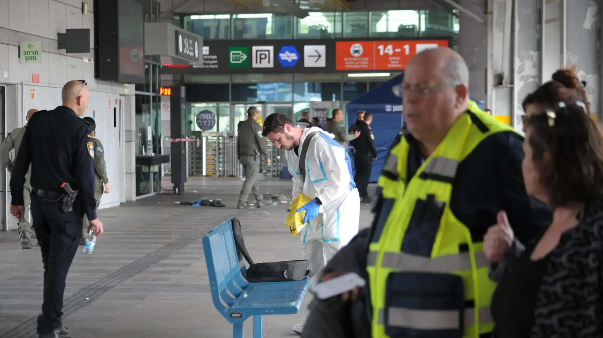 זירת פיגוע דקירה במרכזית המפרץ בחיפה , 3 במרץ 2025 זירת פיגוע דקירה במרכזית המפרץ בחיפה , 3 במרץ 2025