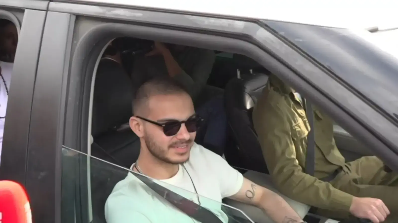 עומר ונקרט חוזר הביתה , רחוב ספיר במושבה בגדרה , 4 במרץ 2025 עומר ונקרט חוזר הביתה , רחוב ספיר במושבה בגדרה , 4 במרץ 2025