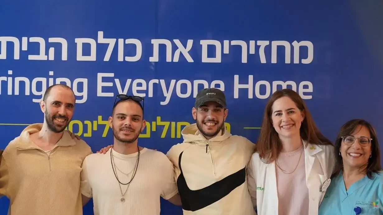 שורד השבי אלי-ה כהן, משתחרר מבית החולים בילינסון, 3 במרץ 2025 שורד השבי אלי-ה כהן, משתחרר מבית החולים בילינסון, 3 במרץ 2025