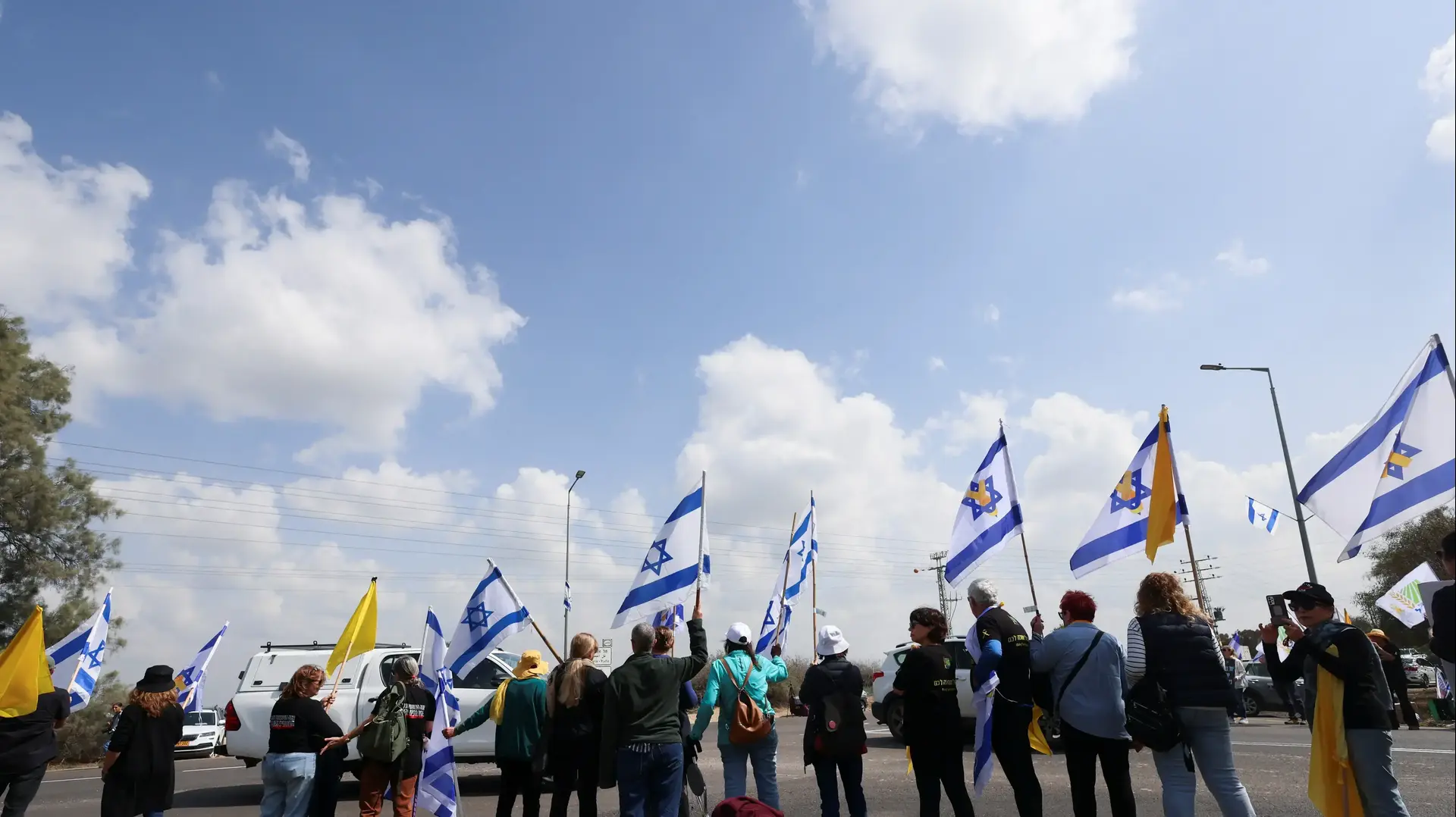 מסע הלוויה של אוהד יהלומי ז"ל, הכניסה לניר עוז, 5 במרץ 2025 מסע הלוויה של אוהד יהלומי ז"ל, הכניסה לניר עוז, 5 במרץ 2025