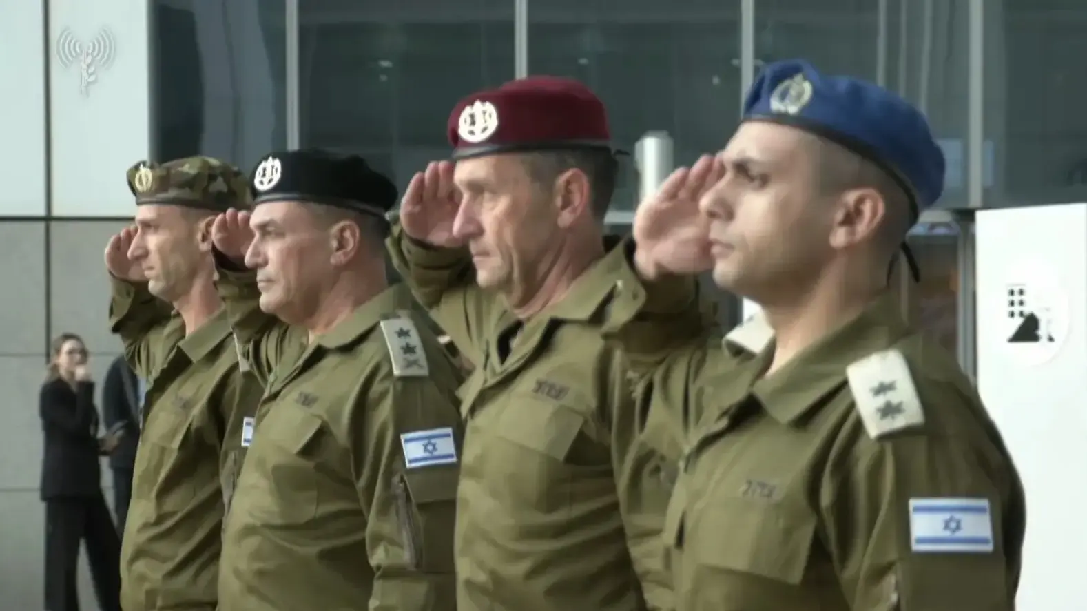 מעמד ההחלפה הרשמי בין הרמטכ"ל היוצא ,הרצי הלוי, והרמטכ"ל הנכנס, אייל זמיר, רחבת בניין צה"ל בקריה, 5 במרץ 2025 מעמד ההחלפה הרשמי בין הרמטכ"ל היוצא ,הרצי הלוי, והרמטכ"ל הנכנס, אייל זמיר, רחבת בניין צה"ל בקריה, 5 במרץ 2025