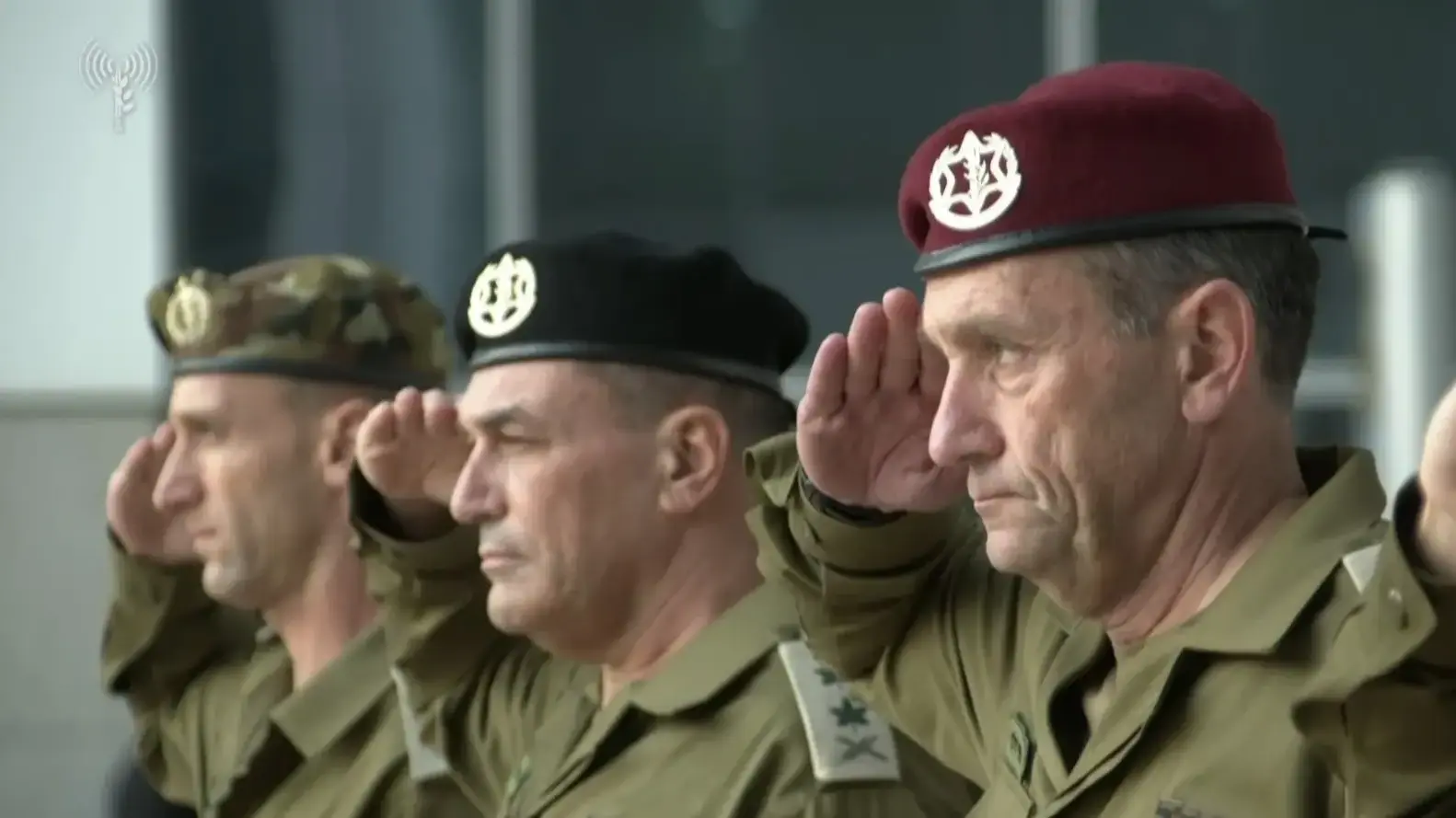 מעמד ההחלפה הרשמי בין הרמטכ"ל היוצא ,הרצי הלוי, והרמטכ"ל הנכנס, אייל זמיר, רחבת בניין צה"ל בקריה, 5 במרץ 2025 מעמד ההחלפה הרשמי בין הרמטכ"ל היוצא ,הרצי הלוי, והרמטכ"ל הנכנס, אייל זמיר, רחבת בניין צה"ל בקריה, 5 במרץ 2025