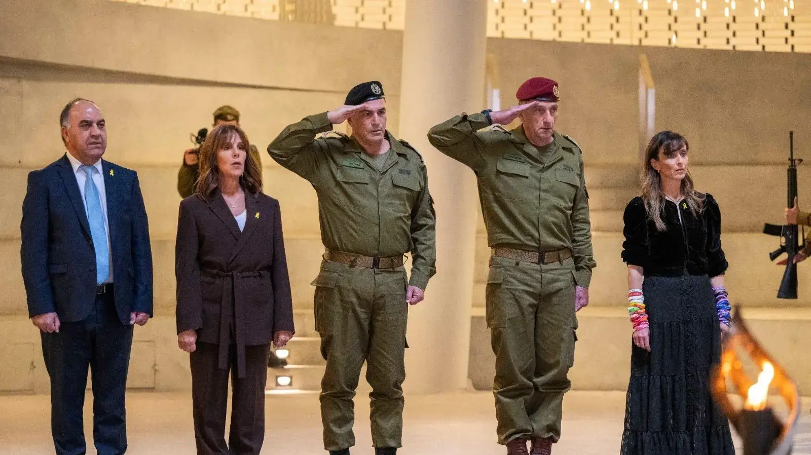 הרמטכ"ל היוצא ,הרצי הלוי והרמטכ"ל הנכנס, אייל זמיר מניחים זר זיכרון לזכר חללי צה"ל בהיכל הזיכרון הממלכתי בהר הרצל, ירושלים, 5 במרץ 2025 הרמטכ"ל היוצא ,הרצי הלוי והרמטכ"ל הנכנס, אייל זמיר מניחים זר זיכרון לזכר חללי צה"ל בהיכל הזיכרון הממלכתי בהר הרצל, ירושלים, 5 במרץ 2025