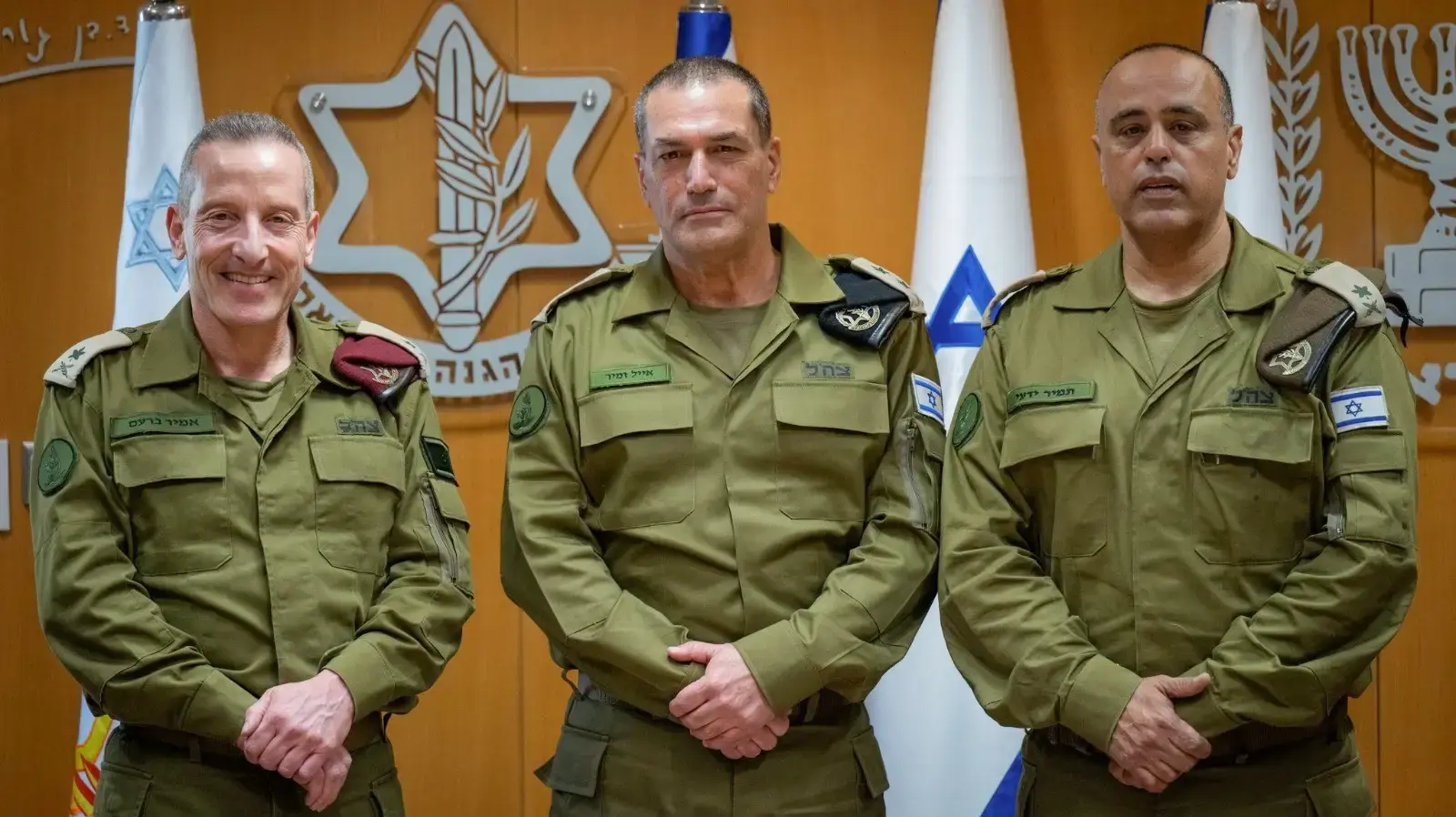 אלוף תמיר ידעי ואלוף אמיר ברעם בטקס חילופי סגן ראש המטה הכללי יחד עם הרמטכ"ל אייל זמיר
6 במרץ 2025 אלוף תמיר ידעי ואלוף אמיר ברעם בטקס חילופי סגן ראש המטה הכללי יחד עם הרמטכ"ל אייל זמיר
6 במרץ 2025