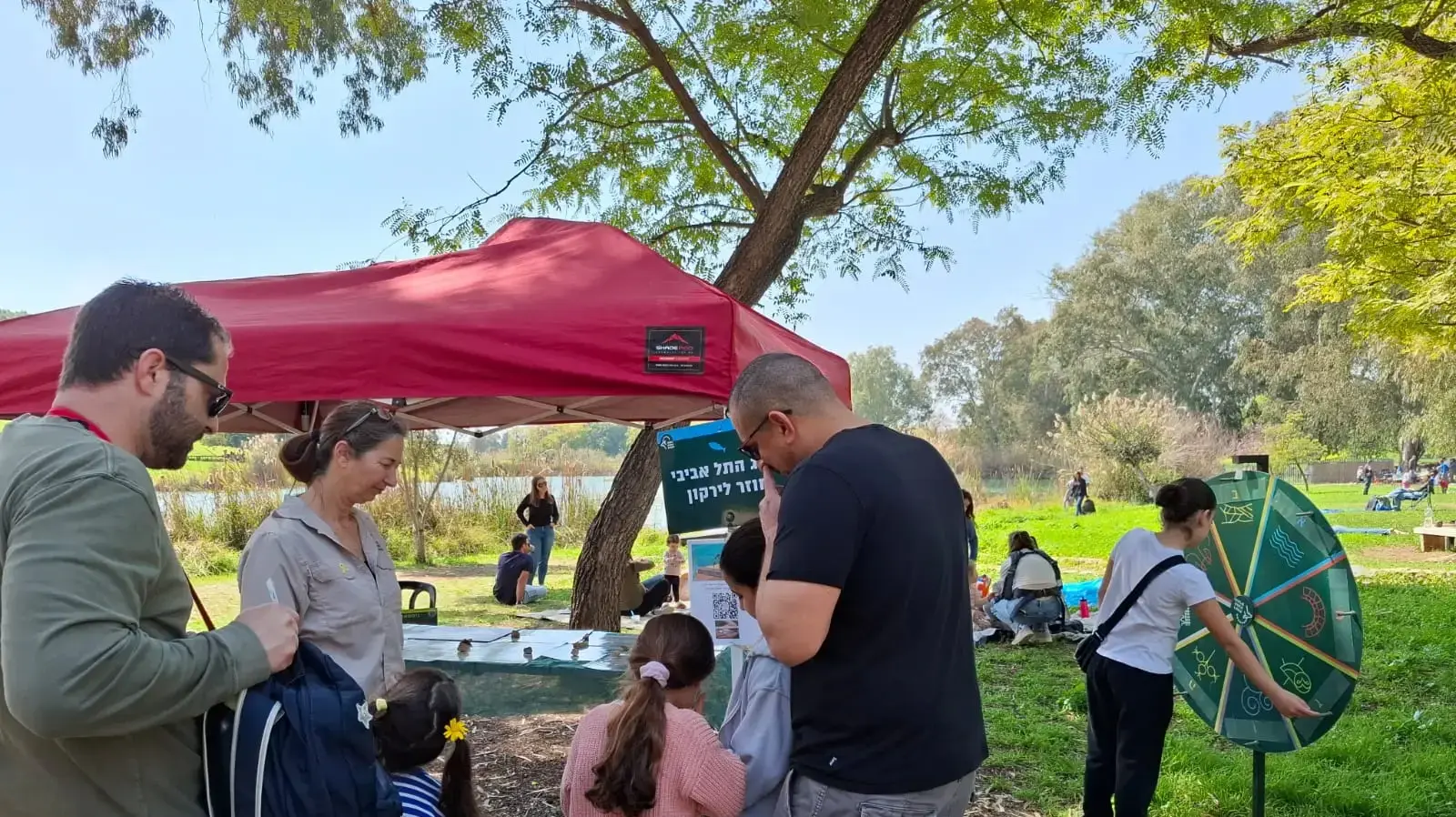 ביערות, בנחלים ובחופים: השבת האביבית הוציאה עשרות אלפי מטיילים לטבע ביערות, בנחלים ובחופים: השבת האביבית הוציאה עשרות אלפי מטיילים לטבע