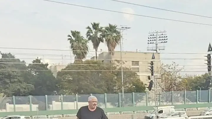 שלמה לחיאני לאחר הפיצוץ ברכבו שעלה באש, כביש איילון דרום