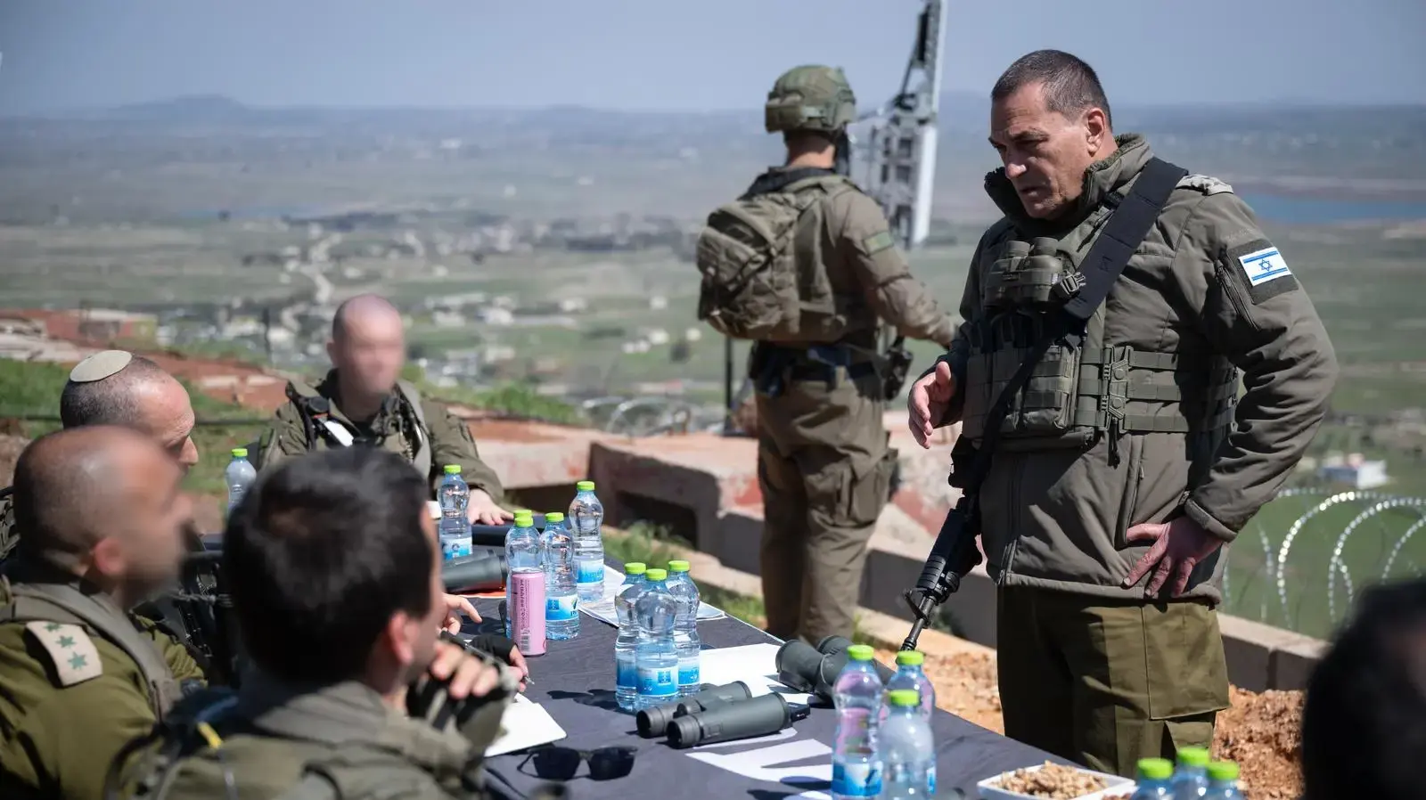הרמטכ״ל, אייל זמיר בסיור בעומק רצועת האבטחה בסוריה הרמטכ״ל, אייל זמיר בסיור בעומק רצועת האבטחה בסוריה