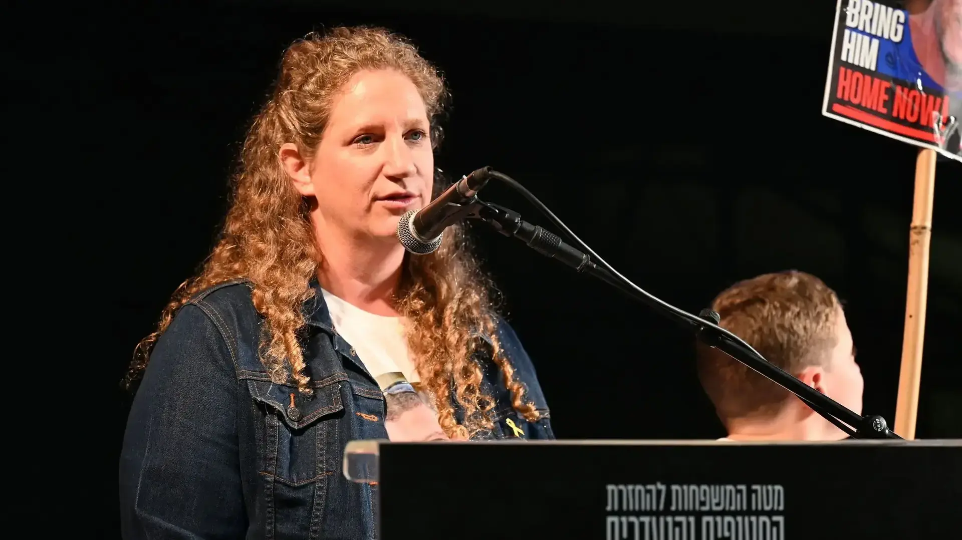 המונים הגיעו הערב לעצרת ״שרים יחד לשובם״ בכיכר החטופים וקראו למקבלי ההחלטות בקריאה להחזיר את החטופים הביתה