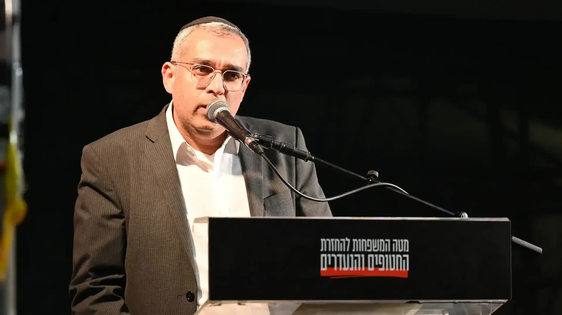 המונים הגיעו הערב לעצרת ״שרים יחד לשובם״ בכיכר החטופים וקראו למקבלי ההחלטות בקריאה להחזיר את החטופים הביתה