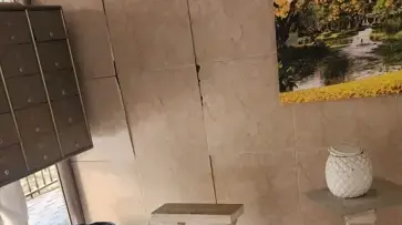 נזק שנגרם לבניין מגורים מהשלכת רימון, בת ים, 13 במרץ 2025 נזק שנגרם לבניין מגורים מהשלכת רימון, בת ים, 13 במרץ 2025