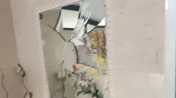 נזק שנגרם לבניין מגורים מהשלכת רימון, בת ים, 13 במרץ 2025 נזק שנגרם לבניין מגורים מהשלכת רימון, בת ים, 13 במרץ 2025