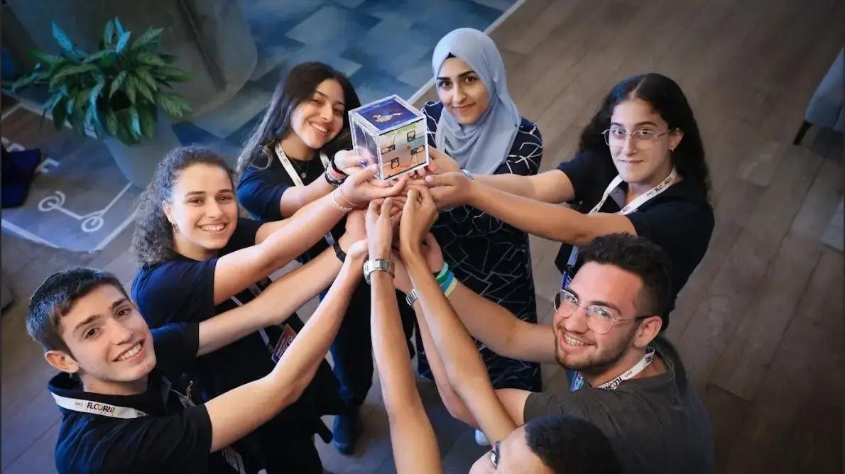 שוגר הלווין הדרוזי הראשון
תמונה מייצגת של סטודנטים בפרויקט תבל2, תלמידים יהודים, ערבים, דרוזים מ 9 רשויות ברחבי הארץ שוגר הלווין הדרוזי הראשון
תמונה מייצגת של סטודנטים בפרויקט תבל2, תלמידים יהודים, ערבים, דרוזים מ 9 רשויות ברחבי הארץ