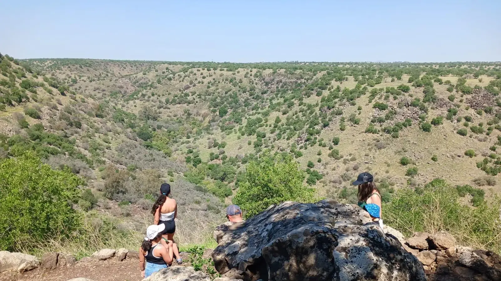 מטיילים בשמורת טבע גמלא מטיילים בשמורת טבע גמלא