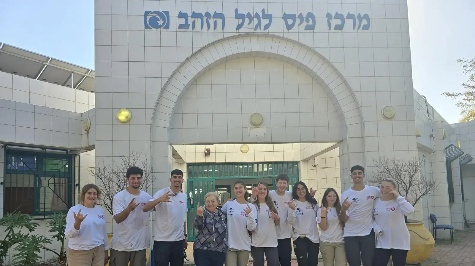 ארגון הסיוע האזרחי "לב אחד" בשיתוף עם החמ"ל הצפוני ומכינת גליל עליון סייעו למפונים תושבי שלומי לשוב לבתיהם ולשיקום היישוב ארגון הסיוע האזרחי "לב אחד" בשיתוף עם החמ"ל הצפוני ומכינת גליל עליון סייעו למפונים תושבי שלומי לשוב לבתיהם ולשיקום היישוב