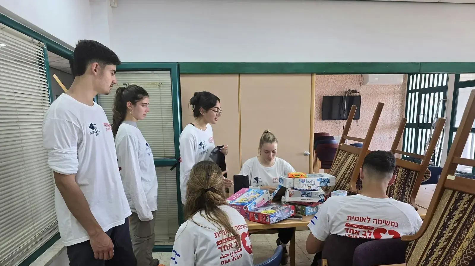 ארגון הסיוע האזרחי "לב אחד" בשיתוף עם החמ"ל הצפוני ומכינת גליל עליון סייעו למפונים תושבי שלומי לשוב לבתיהם ולשיקום היישוב
