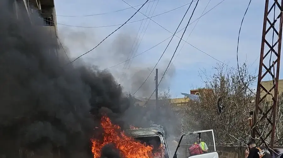 רכב עולה באש בעקבות תקיפת כטב"ם של ישראל בדרום לבנון רכב עולה באש בעקבות תקיפת כטב"ם של ישראל בדרום לבנון