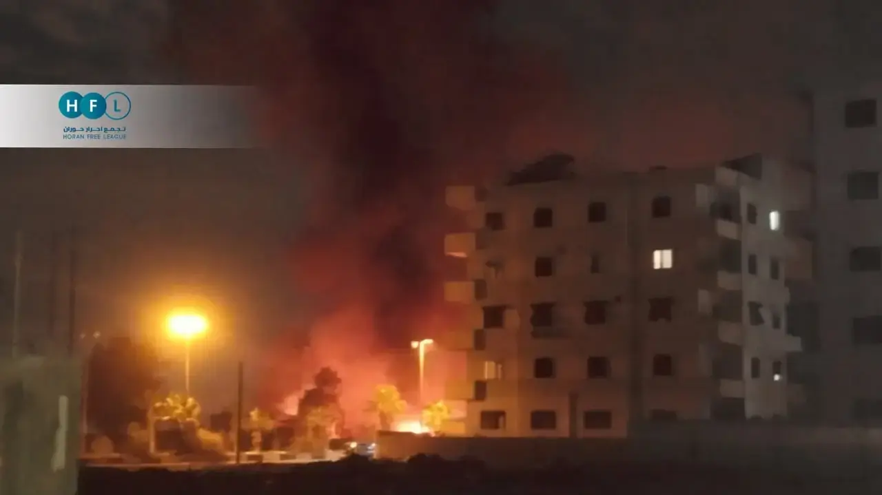 ערוץ הטלוויזיה של החות׳ים מדווח על סידאת תקיפות של חיל-האוויר האמריקני לעבר מפעל בעיר באג׳ל, שבמחוז אל-חודיידה שבמערב תימן ערוץ הטלוויזיה של החות׳ים מדווח על סידאת תקיפות של חיל-האוויר האמריקני לעבר מפעל בעיר באג׳ל, שבמחוז אל-חודיידה שבמערב תימן