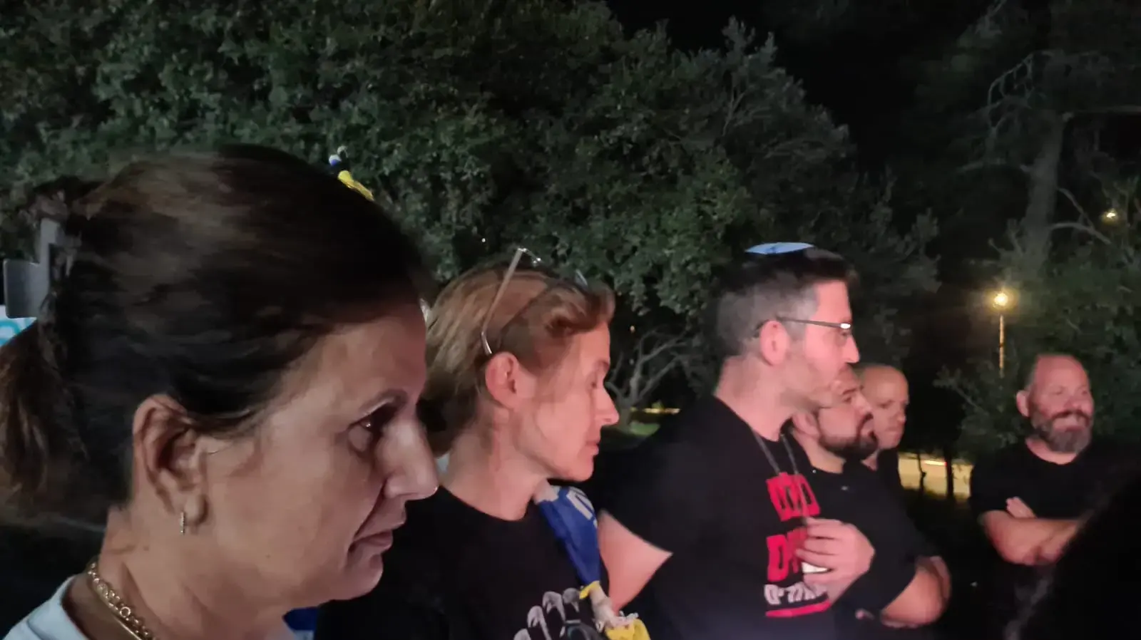 ישיבת מובילי המחאה באנדרטת פורצי הדרך.
שקמה ברלסר ישיבת מובילי המחאה באנדרטת פורצי הדרך.
שקמה ברלסר