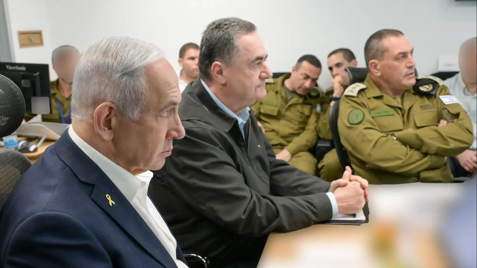 ראש הממשלה בנימין נתניהו,שר הביטחון ישראל כ״ץ והרמטכ"ל אייל זמיר בהערכת מצב ביטחונית בקריה, 18 במרץ 2025

