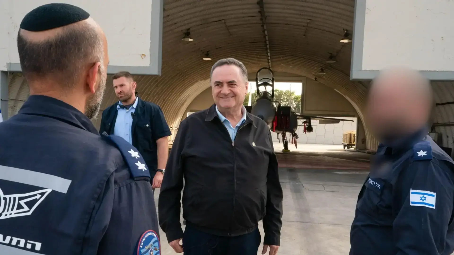 שר הביטחון ישראל כ"ץ בביקור בבסיס תל נוף לאחר תקיפת חיל האוויר בעזה. 18 במרץ 2025 שר הביטחון ישראל כ"ץ בביקור בבסיס תל נוף לאחר תקיפת חיל האוויר בעזה. 18 במרץ 2025