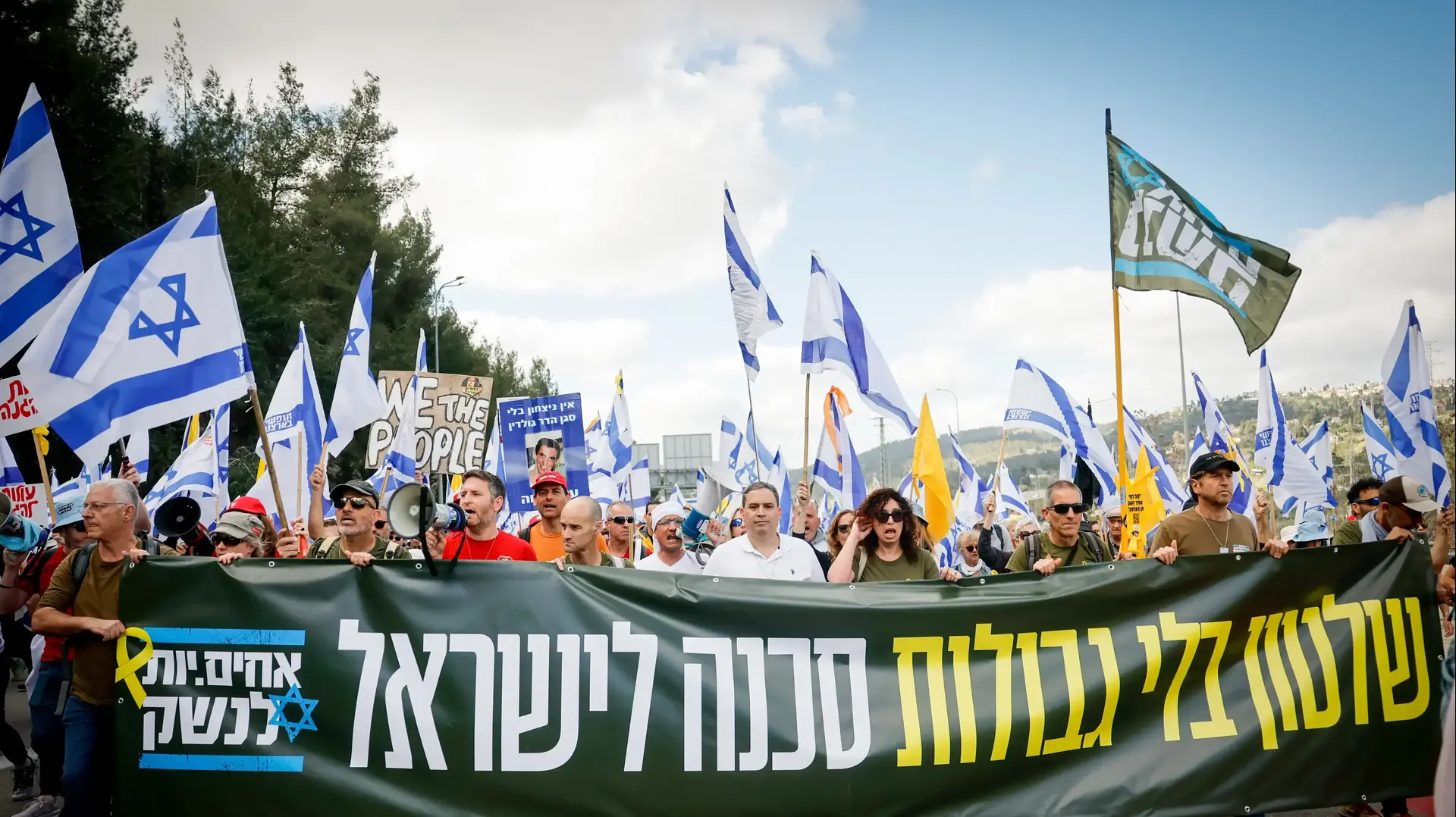 צעדת מפגינים במסגרת המחאה למען הדמורקטיה והחטופים,כביש 1, 19 במרץ 2025