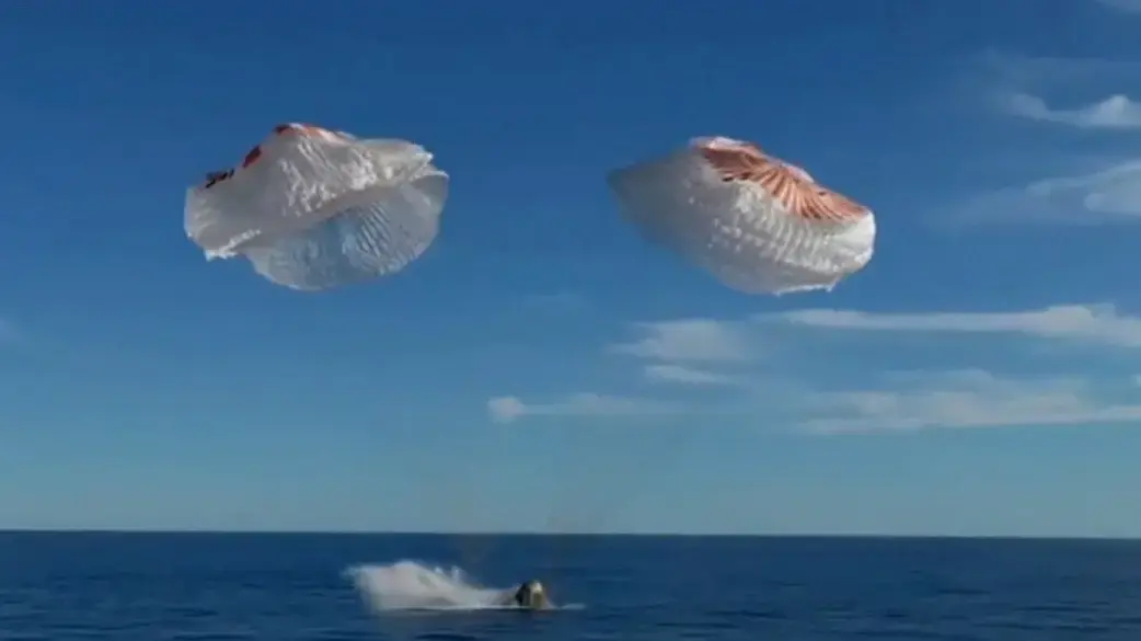 אסטרונאוטים מהחללית SpaceX Dragon נחתו בחופי פלורידה, 19 במרץ 2025 אסטרונאוטים מהחללית SpaceX Dragon נחתו בחופי פלורידה, 19 במרץ 2025