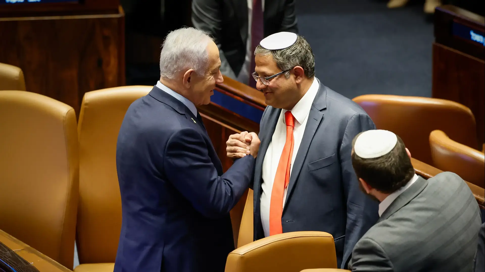 רה"מ בנימין נתניהו עם איתמר בן גביר השר לבט"פ לאחר אישור חזרת שרי עוצמה יהודית לממשלה, 19 במרץ 2025 רה"מ בנימין נתניהו עם איתמר בן גביר השר לבט"פ לאחר אישור חזרת שרי עוצמה יהודית לממשלה, 19 במרץ 2025
