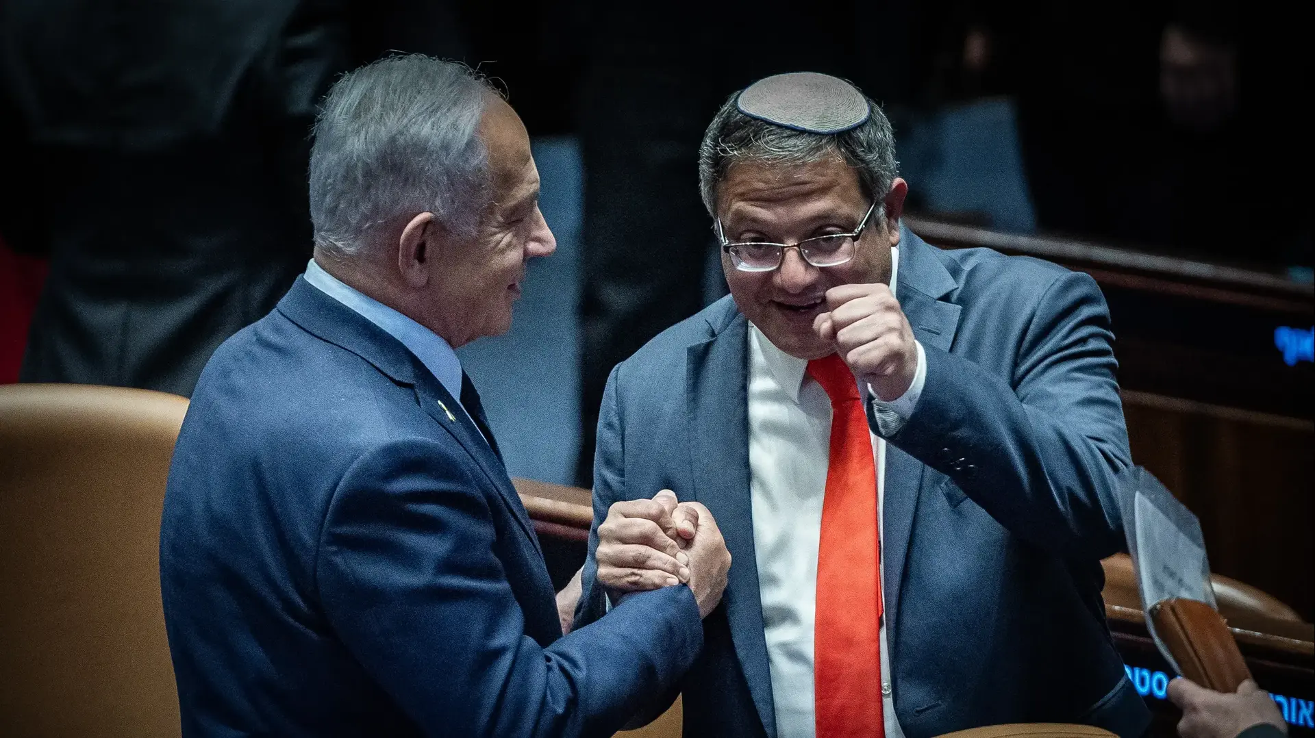רה"מ בנימין נתניהו עם איתמר בן גביר השר לבט"פ לאחר אישור חזרת שרי עוצמה יהודית לממשלה, 19 במרץ 2025