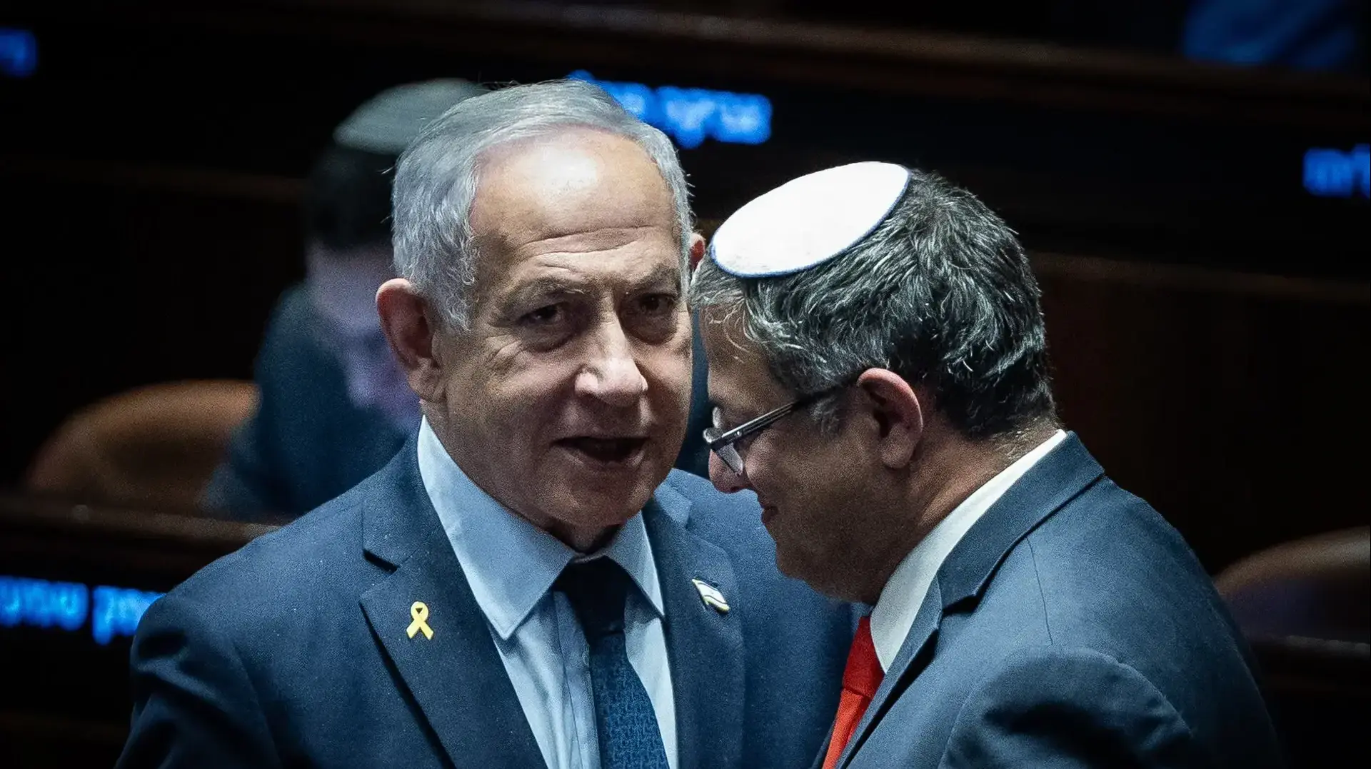רה"מ בנימין נתניהו עם איתמר בן גביר השר לבט"פ לאחר אישור חזרת שרי עוצמה יהודית לממשלה, 19 במרץ 2025 רה"מ בנימין נתניהו עם איתמר בן גביר השר לבט"פ לאחר אישור חזרת שרי עוצמה יהודית לממשלה, 19 במרץ 2025