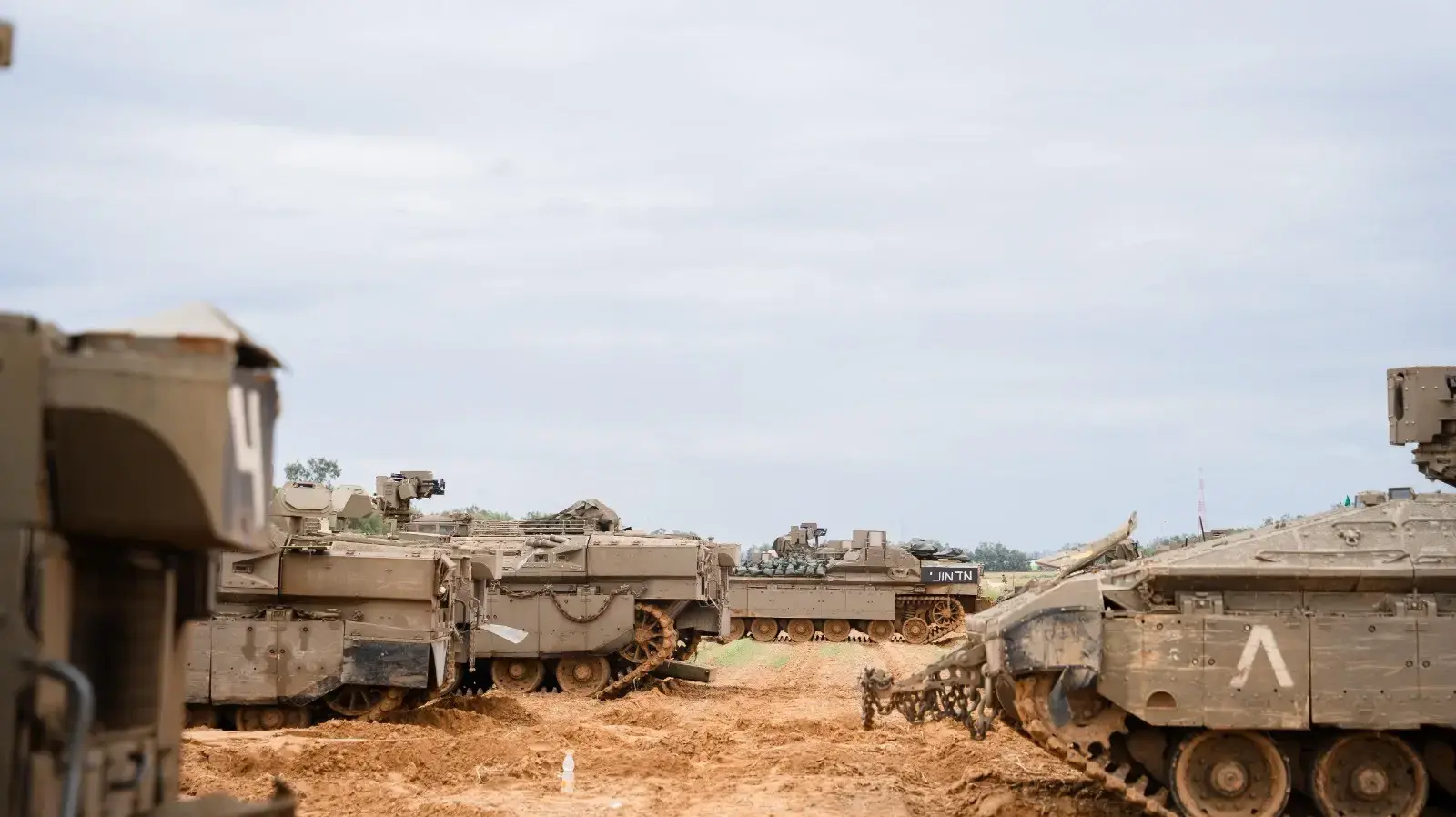 אוגדה 36 החלה בהיערכות לפעילות בפיקוד הדרום. בהתאם להערכת המצב, כוחות אוגדה 36 החלו בהיערכות לפעילות בגזרת פיקוד הדרום. בחודשים האחרונים השלימה האוגדה תמרון בלבנון וחודשים ארוכים של פעילות מבצעית בגזרה הצפונית

23 במרץ 2025