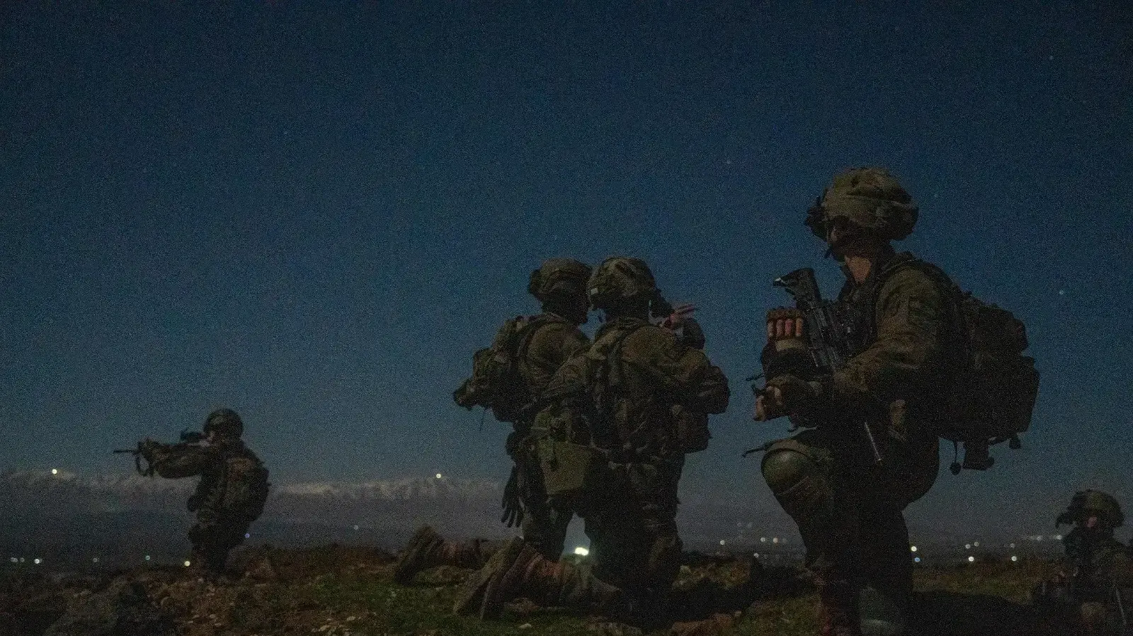 תיעוד הפשיטה הלילית של כוחות צוות הקרב של חטיבת הצנחנים, סוריה, מרץ 2025 תיעוד הפשיטה הלילית של כוחות צוות הקרב של חטיבת הצנחנים, סוריה, מרץ 2025