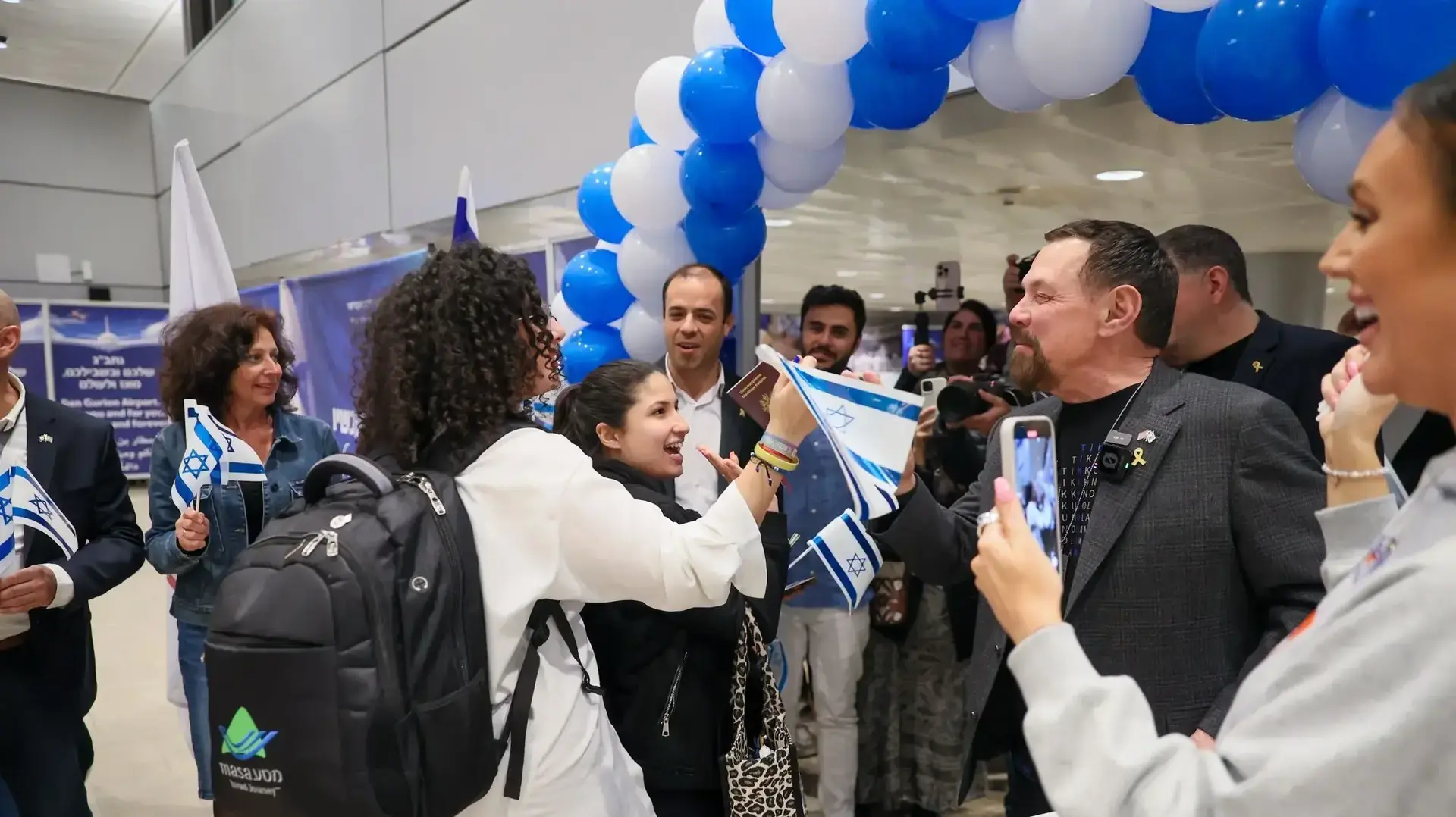 משרד העלייה והקליטה,השיקו מסלול קליטה חדש בנתב"ג, המעניק שירות VIP לעולים החדשים. 26 במרץ 2025 משרד העלייה והקליטה,השיקו מסלול קליטה חדש בנתב"ג, המעניק שירות VIP לעולים החדשים. 26 במרץ 2025