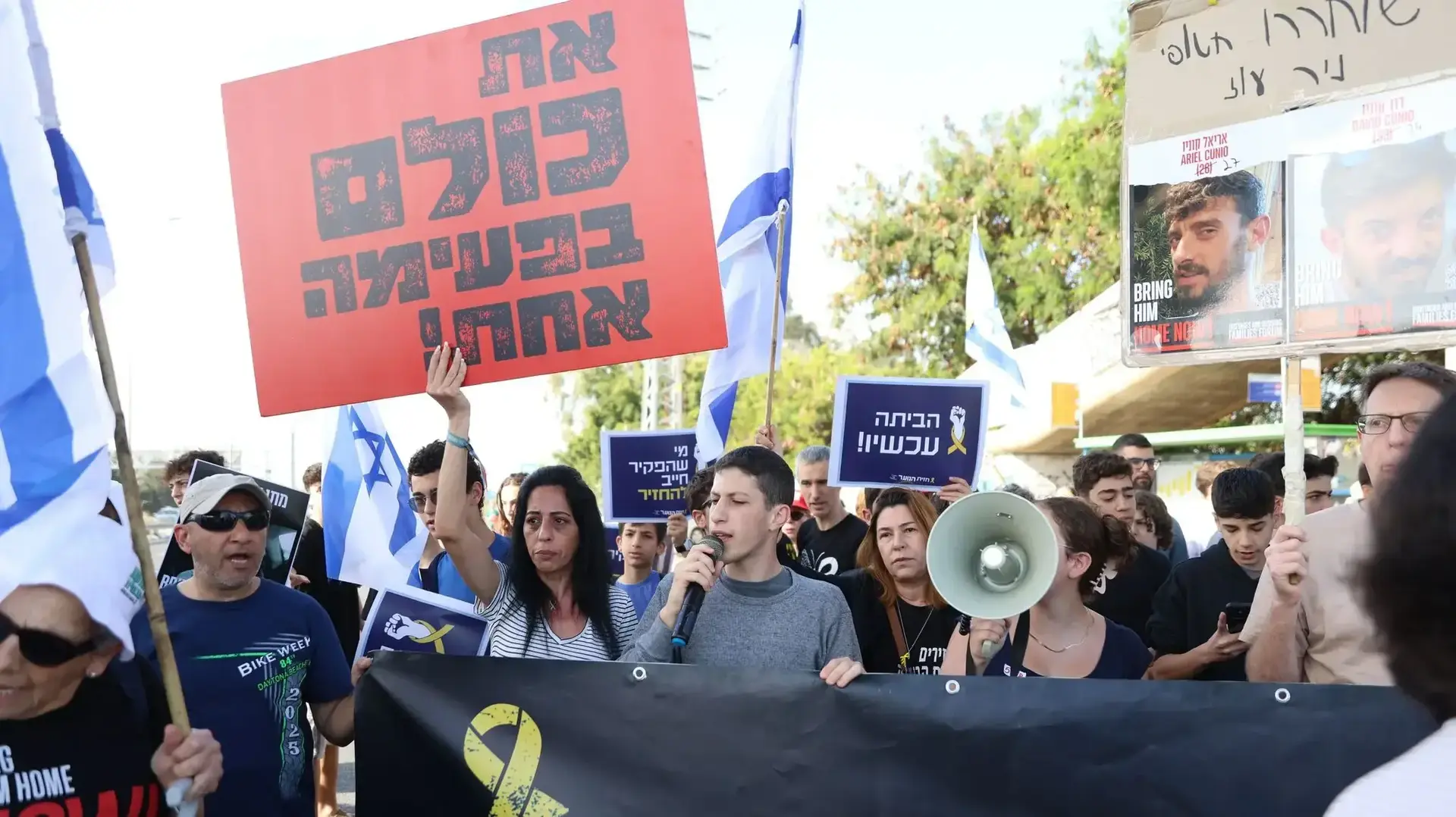 עינב צנגאוקר, בצומת הכפר הירוק עם הפגנת התלמידים. 27 במרץ 2025