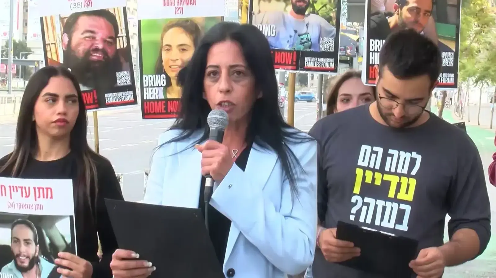 עינב צנגאוקר, הצהרת משפחות חטופים, שער בגין, 29 במרץ 2025 עינב צנגאוקר, הצהרת משפחות חטופים, שער בגין, 29 במרץ 2025