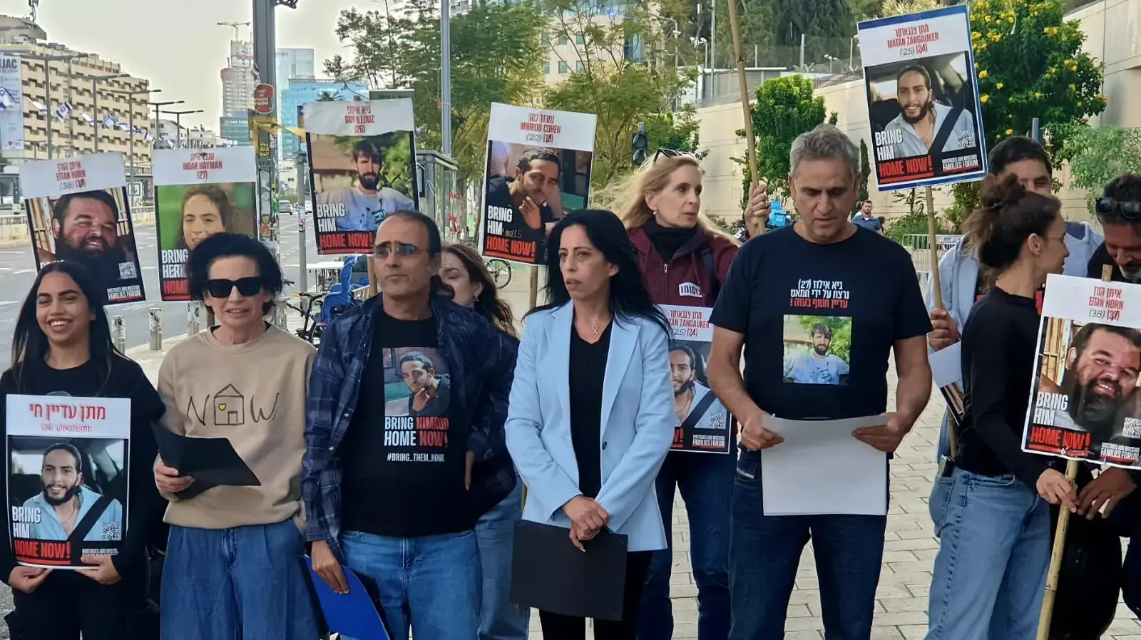 עינב צנגאוקר,יהודה כהן, הצהרת משפחות חטופים, שער בגין, 29 במרץ 2025 עינב צנגאוקר,יהודה כהן, הצהרת משפחות חטופים, שער בגין, 29 במרץ 2025