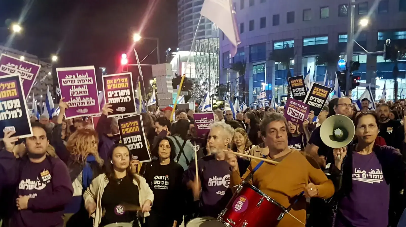 הפגנה למען שחרור חטופים, שער בגין, 29 במרץ 2025 הפגנה למען שחרור חטופים, שער בגין, 29 במרץ 2025
