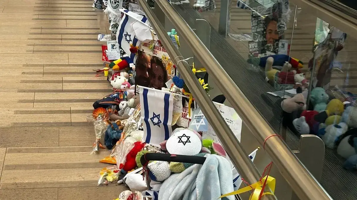 הצעצועים שהונחו במיצג בנתב״ג עבור משפחת ביבס יועברו לילדים המאושפזים בבי״ח הציבורי באסותא אשדוד. 30 במרץ 2025 הצעצועים שהונחו במיצג בנתב״ג עבור משפחת ביבס יועברו לילדים המאושפזים בבי״ח הציבורי באסותא אשדוד. 30 במרץ 2025