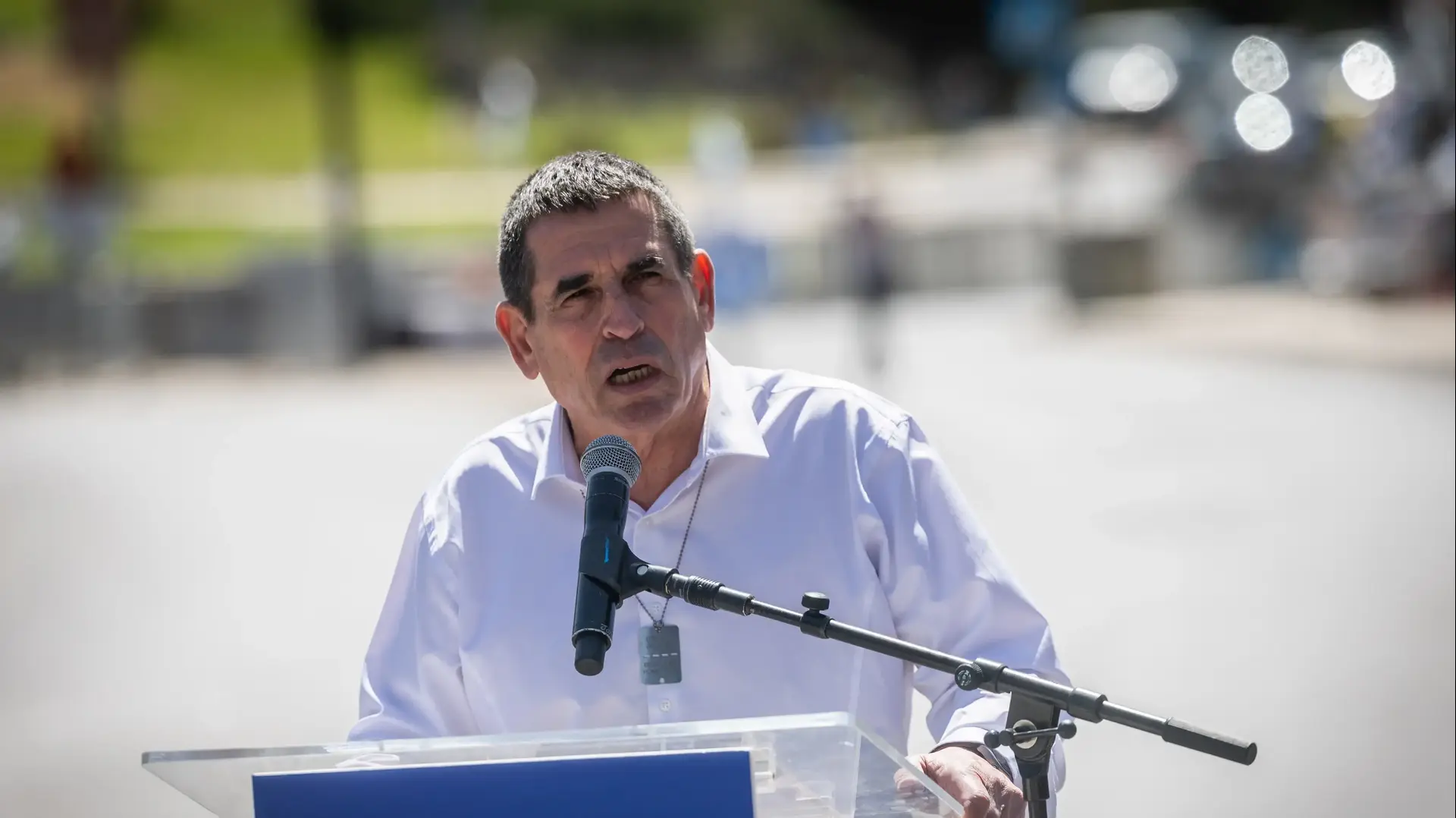 יואב סגלוביץ בהצהרה לתקשורת מחוץ לכנסת, 31 במרץ 2025 יואב סגלוביץ בהצהרה לתקשורת מחוץ לכנסת, 31 במרץ 2025