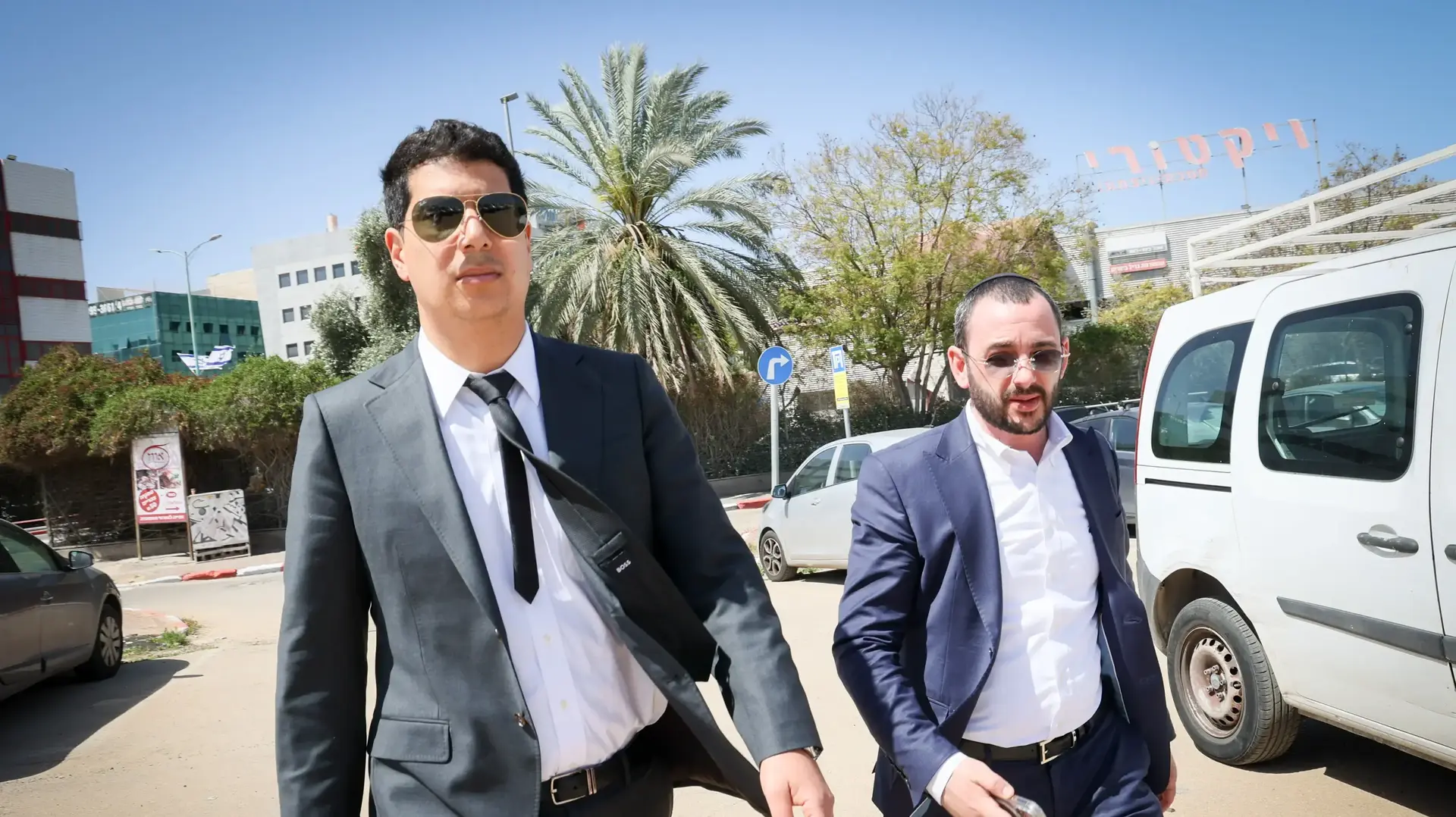 עו"ד עמית חדד מגיע לחקירת החשודים בפרשת קאטרגייט, להב 433, 31 במרץ 2025 עו"ד עמית חדד מגיע לחקירת החשודים בפרשת קאטרגייט, להב 433, 31 במרץ 2025