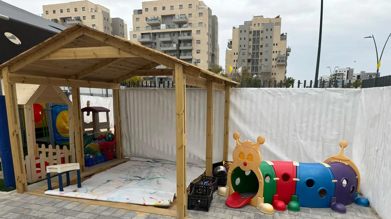 שנה וחצי לאחר הטבח: תינוקייה חדשה לתינוקות ניר עוז נחנכה בקריית גת. 1 באפריל 2025