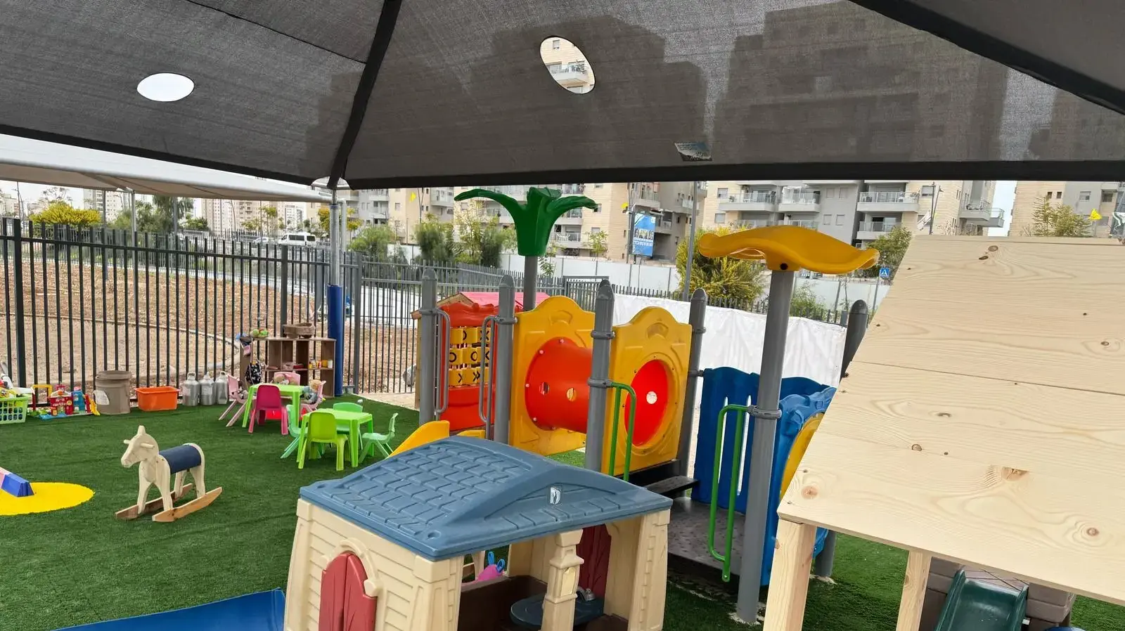 שנה וחצי לאחר הטבח: תינוקייה חדשה לתינוקות ניר עוז נחנכה בקריית גת. 1 באפריל 2025