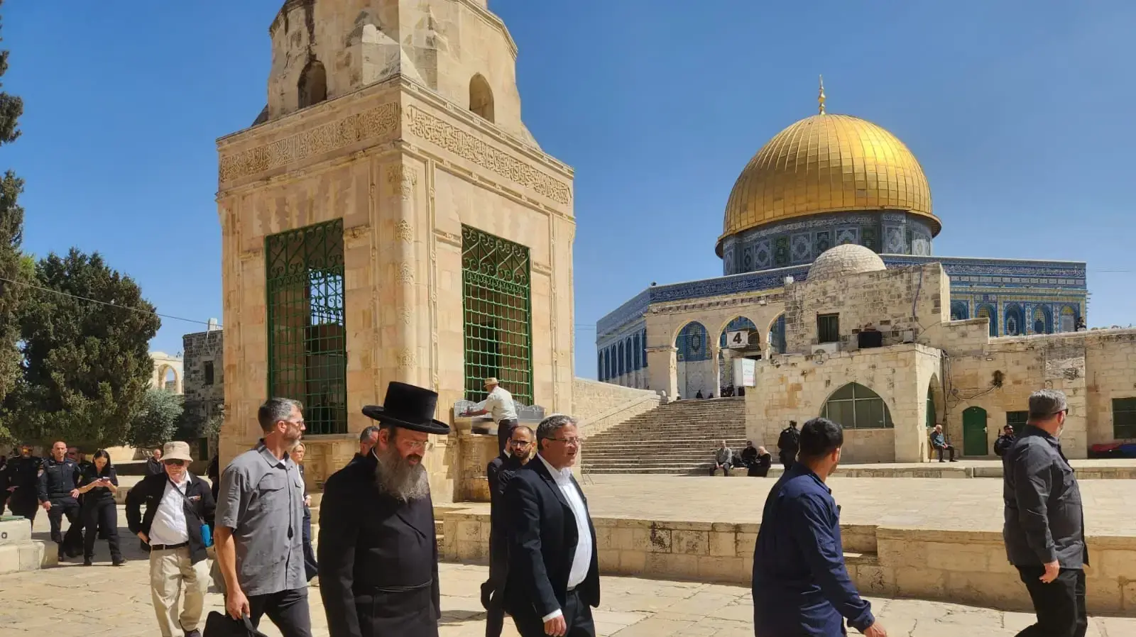 איתמר בן גביר בהר הבית. 2 באפריל 2025 איתמר בן גביר בהר הבית. 2 באפריל 2025