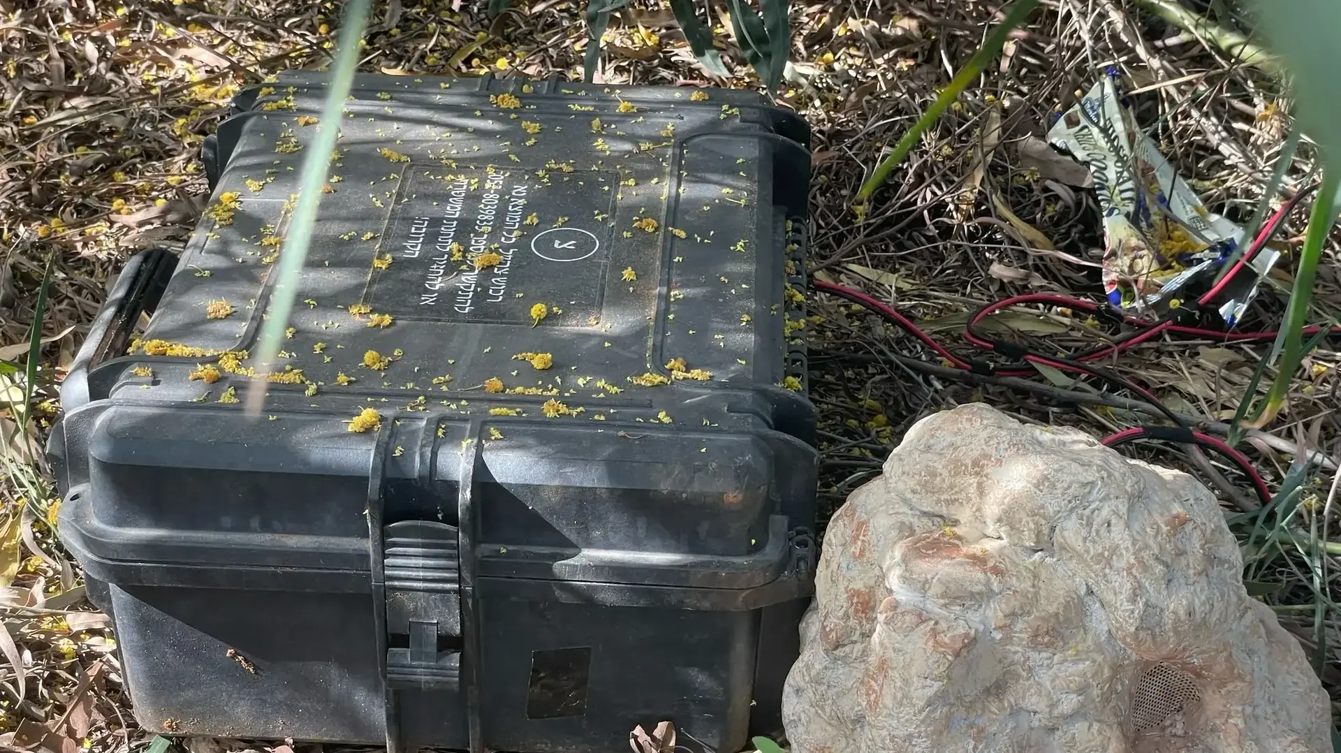 ציוד האזנה צה”לי נמצא קבור באדמה בפתח תקווה ציוד האזנה צה”לי נמצא קבור באדמה בפתח תקווה