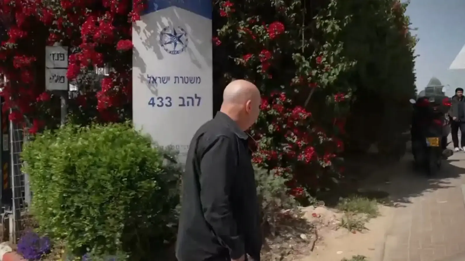 ניר דבורי לאחר העדות בפרשת קטארגייט, להב 433. 3 באפריל 2025 ניר דבורי לאחר העדות בפרשת קטארגייט, להב 433. 3 באפריל 2025