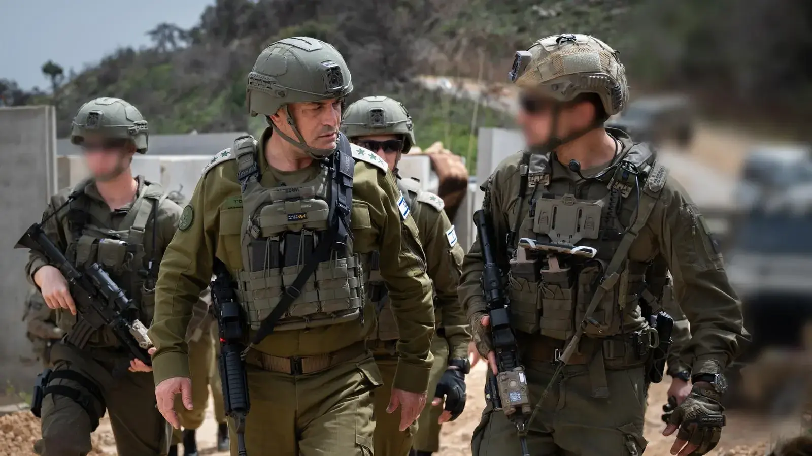 הרמטכ״ל אייל זמיר בהערכת מצב בגבול לבנון, 6 באפריל 2025 הרמטכ״ל אייל זמיר בהערכת מצב בגבול לבנון, 6 באפריל 2025