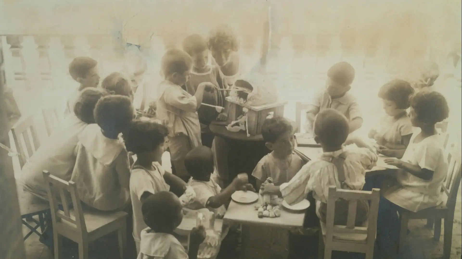 הילדים אופים מצות, ארכיון קקל 1925 הילדים אופים מצות, ארכיון קקל 1925