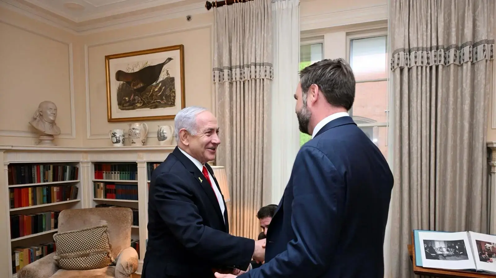 ראש הממשלה בנימין נתניהו נפגש כעת עם סגן נשיא ארצות-הברית ג׳יי. די. ואנס בבלייר-האוס, 8באפריל 2025 ראש הממשלה בנימין נתניהו נפגש כעת עם סגן נשיא ארצות-הברית ג׳יי. די. ואנס בבלייר-האוס, 8באפריל 2025