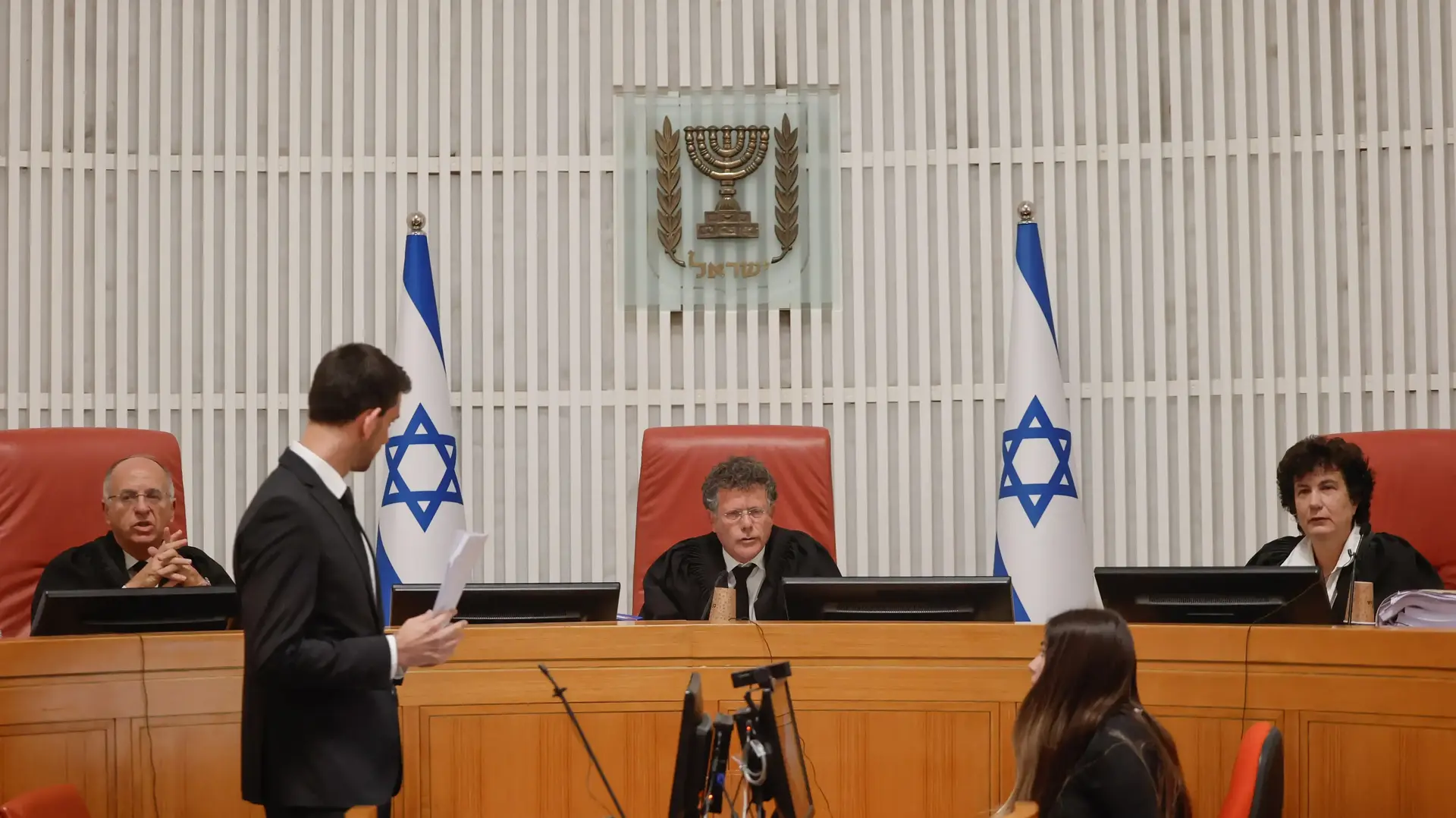 יצחק עמית, נעם סולברג, דפנה ברק ארז, דיון בג"ץ על פיטורי ראש השב"כ רונן בר, ביהמ"ש העליון, 8 במרץ 2025 יצחק עמית, נעם סולברג, דפנה ברק ארז, דיון בג"ץ על פיטורי ראש השב"כ רונן בר, ביהמ"ש העליון, 8 במרץ 2025