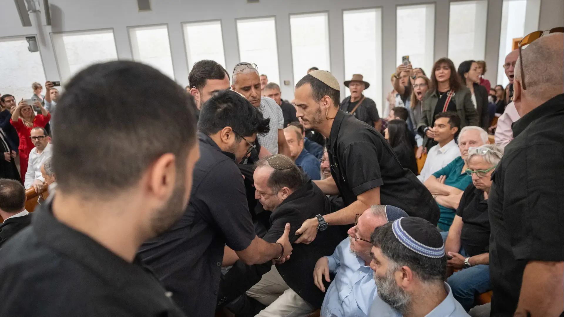 עימותים במהלך דיון בג"ץ על פיטורי ראש השב"כ רונן בר, ביהמ"ש העליון, 8 במרץ 2025